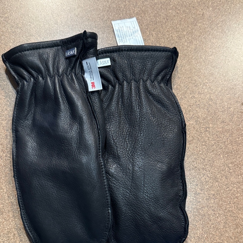 Women’s Black Leather finger mittens
NWOT